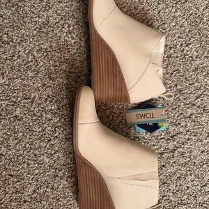 TOMS Women's Cream Wedge Booties